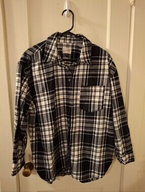 Universal Thread Black and White Plaid Button-Down Shirt